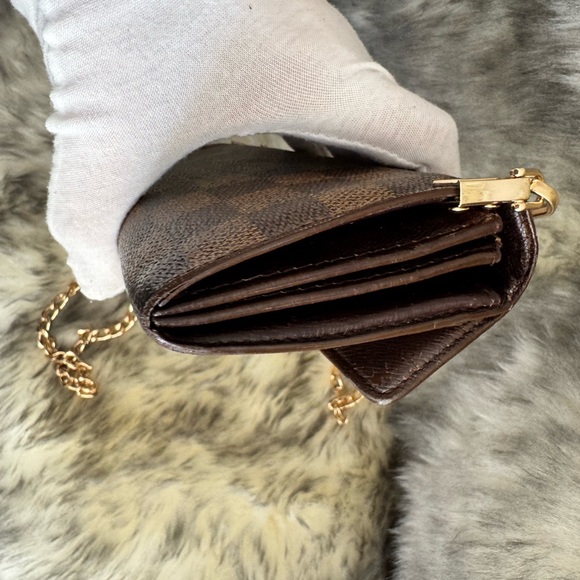 Louis Vuitton damier 
Vintage Sarah Wallet converted Crossbody - Picture 4 of 15